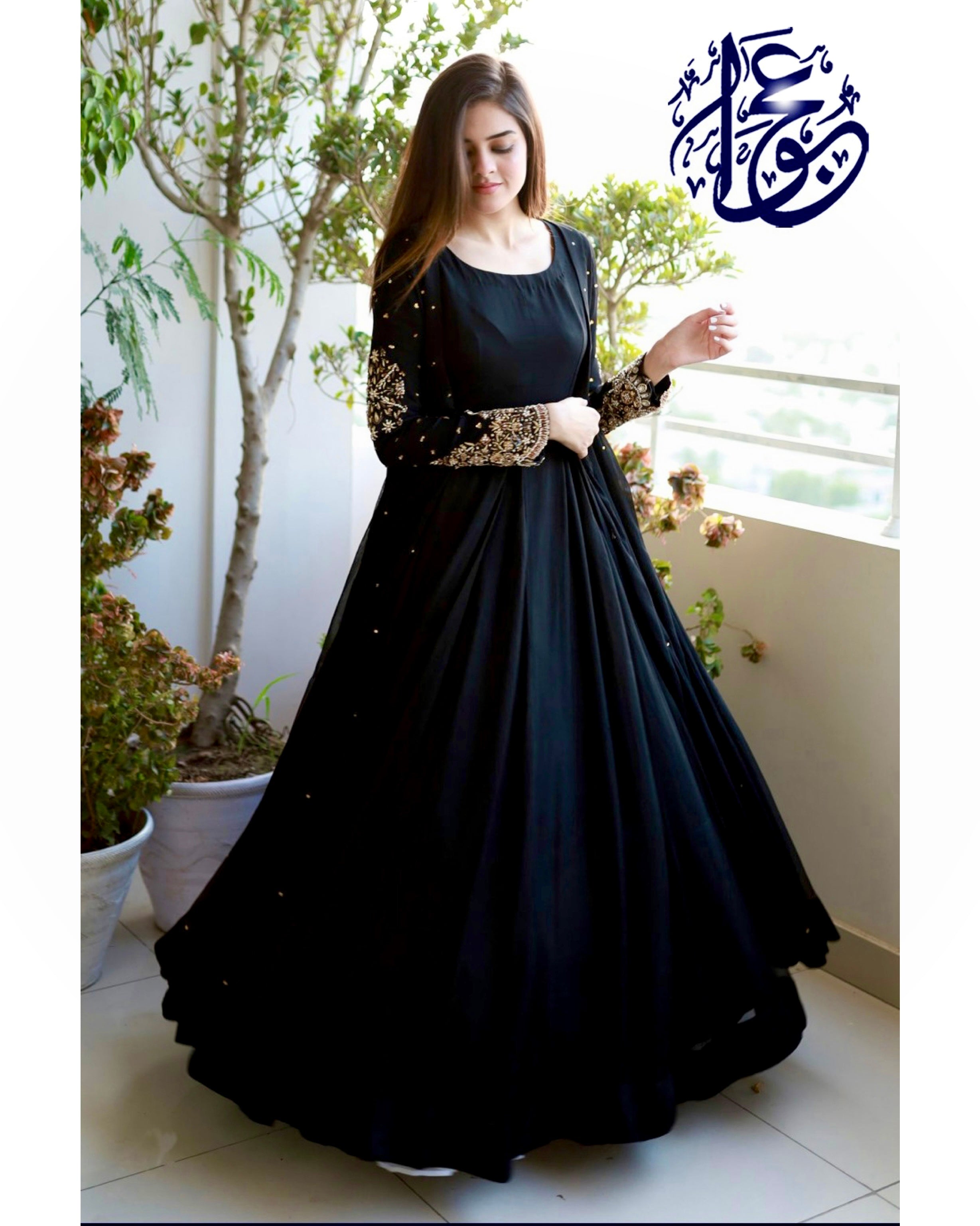 Stunning Embroidered Gown Set: Effortless Elegance!" ✨👗