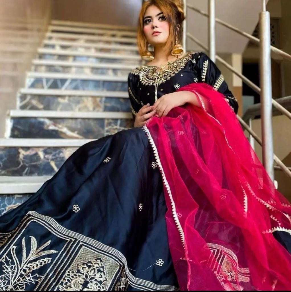Neck,Border Heavy Embroidery With Two Colours Dupatta 3pcs 😍