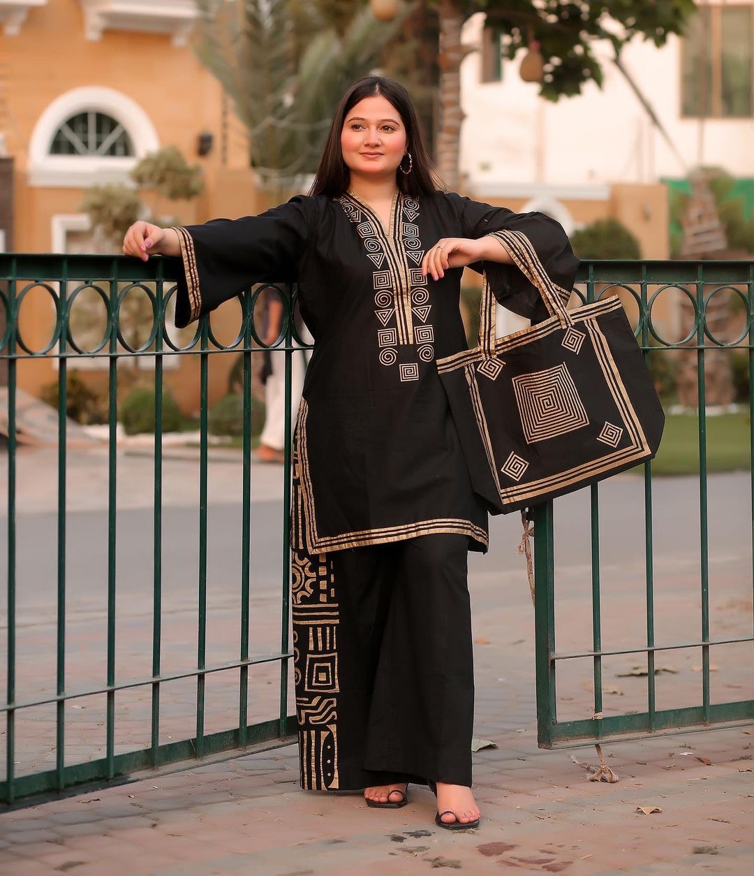 Trendy 3pc with Handbag 👜
