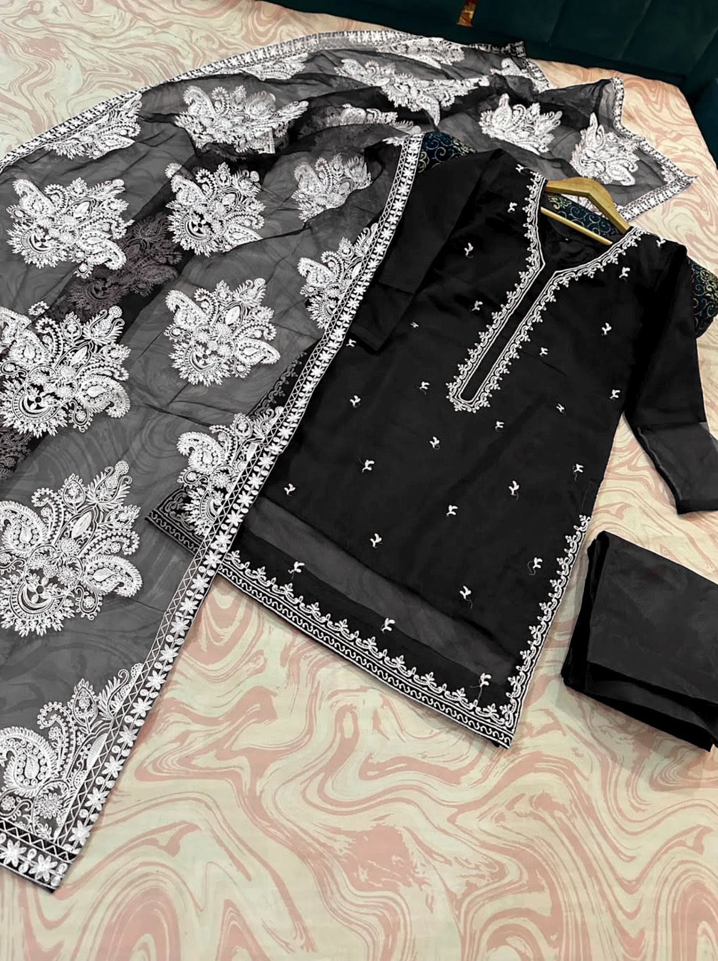 Heavy White Allover Embroidered Dupatta With Emb Shirt And Trouser 3Pcs ❤️❤️❤️