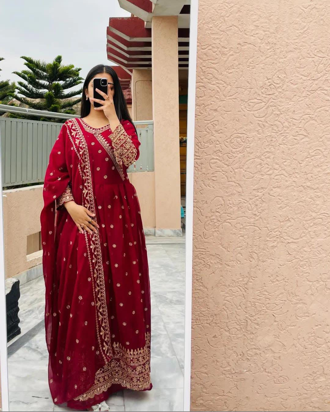 👗Eid Collection 2025: an elegant Angrakha Style Heavy Border Maxi with Neck Embroidery, paired with a beautifully embroidered Dupatta 🌙