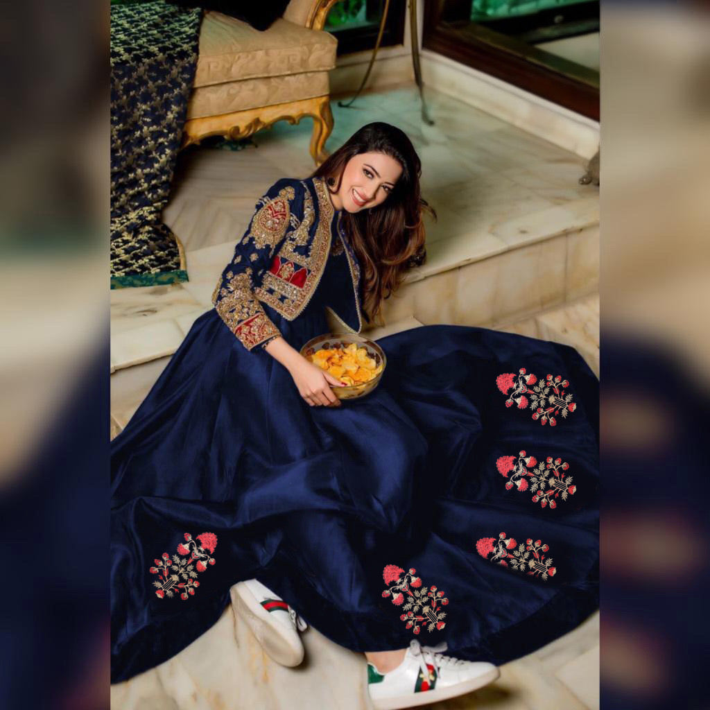 Embroidered Bunch Maxi With koti 😍