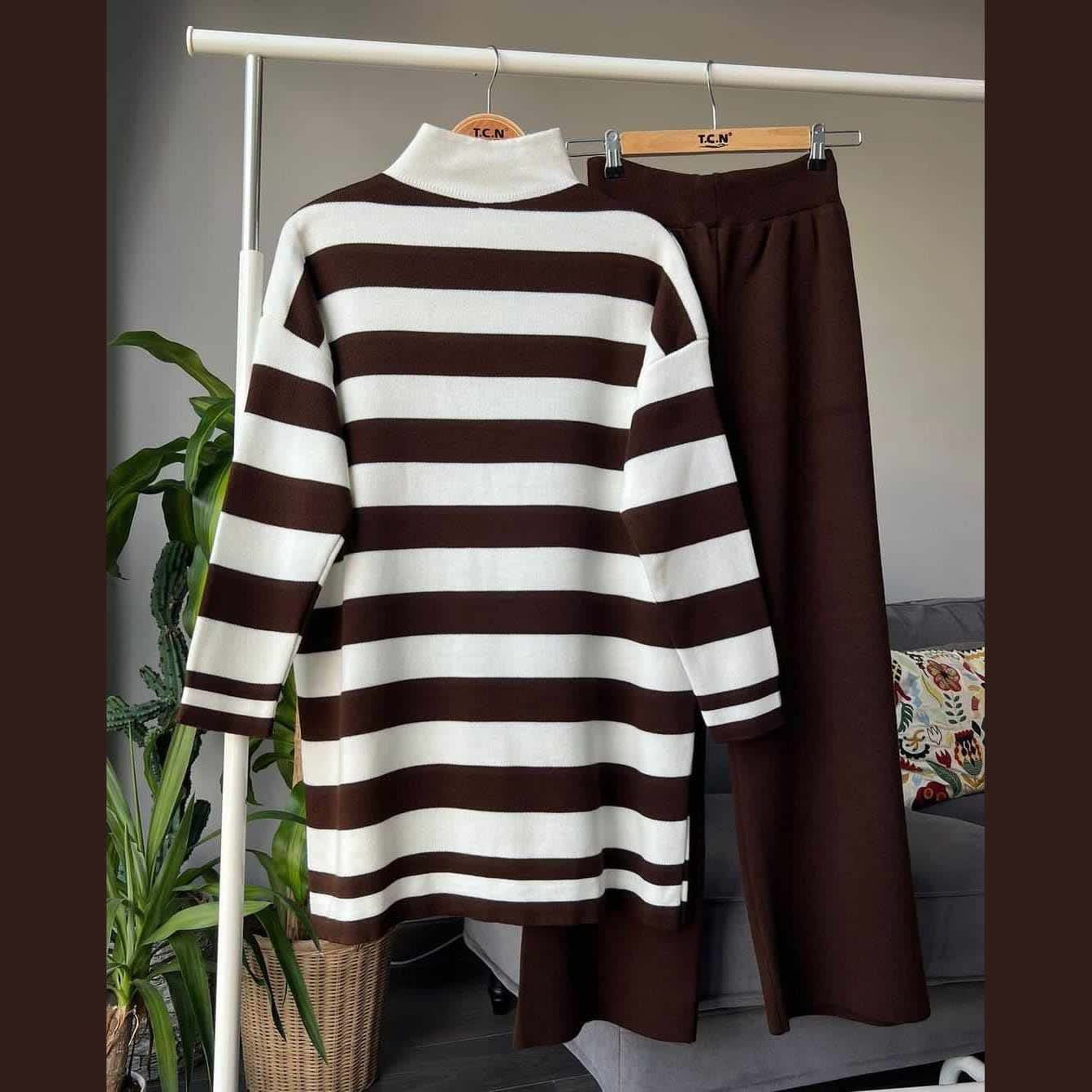 Stripe Printed Style 2-Pcs Winter Tracksuit 😍