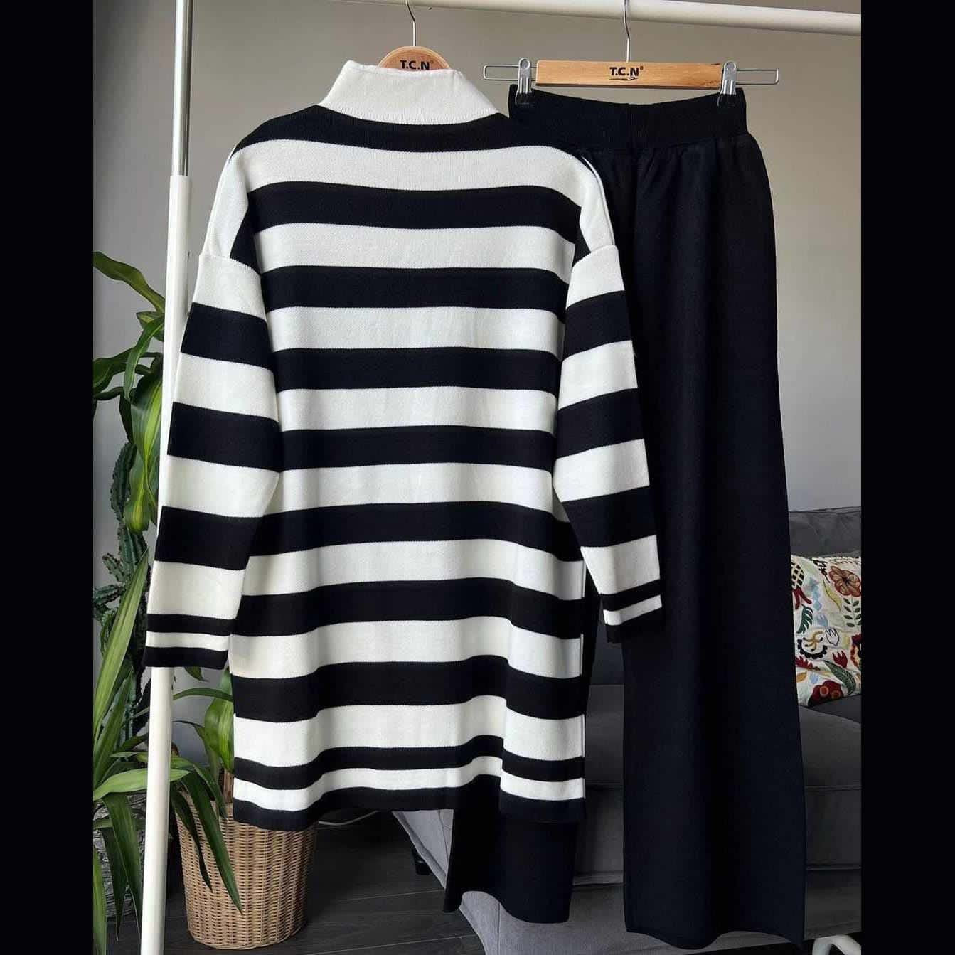 Stripe Printed Style 2-Pcs Winter Tracksuit 😍