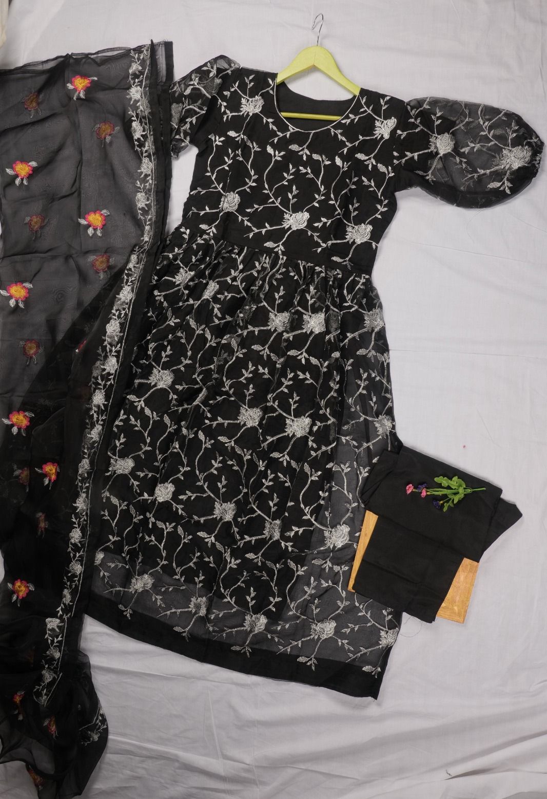 🌟 Elegant V-Neck Embroidery & Handwork 3-Piece Set 💃